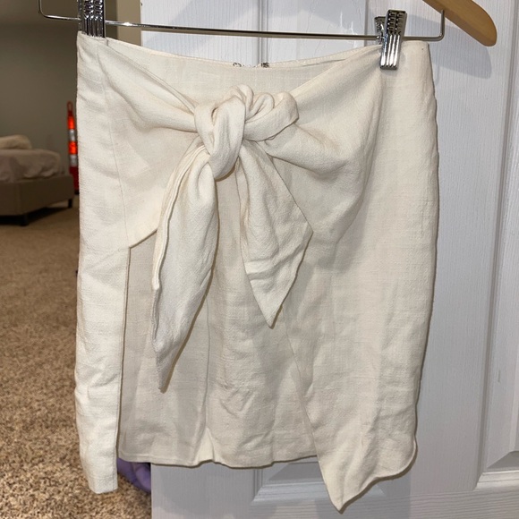 Tie skirt - Picture 1 of 3